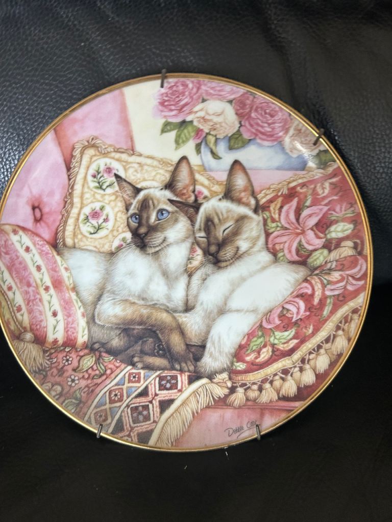 Decorative Siamese Cat Collector's Plate – Good Condition