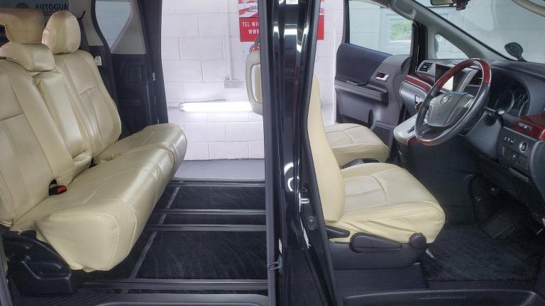 Toyota Alphard 2.4 black petrol auto 8 seats fresh japanese import in stock