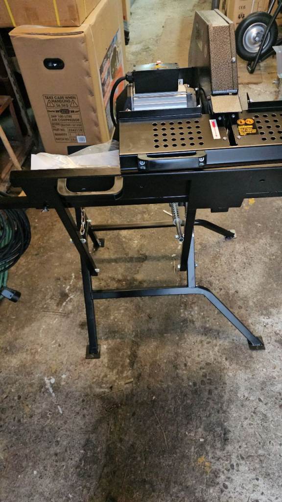 New electric saw bench very safe to use with fully protected  blade 10mtr cable