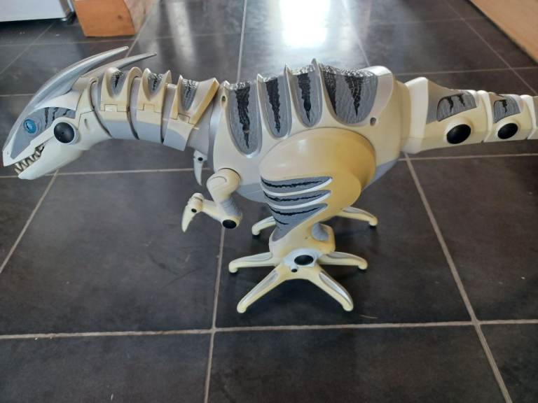 Robotic Dinosaur Toy – Interactive & Fun