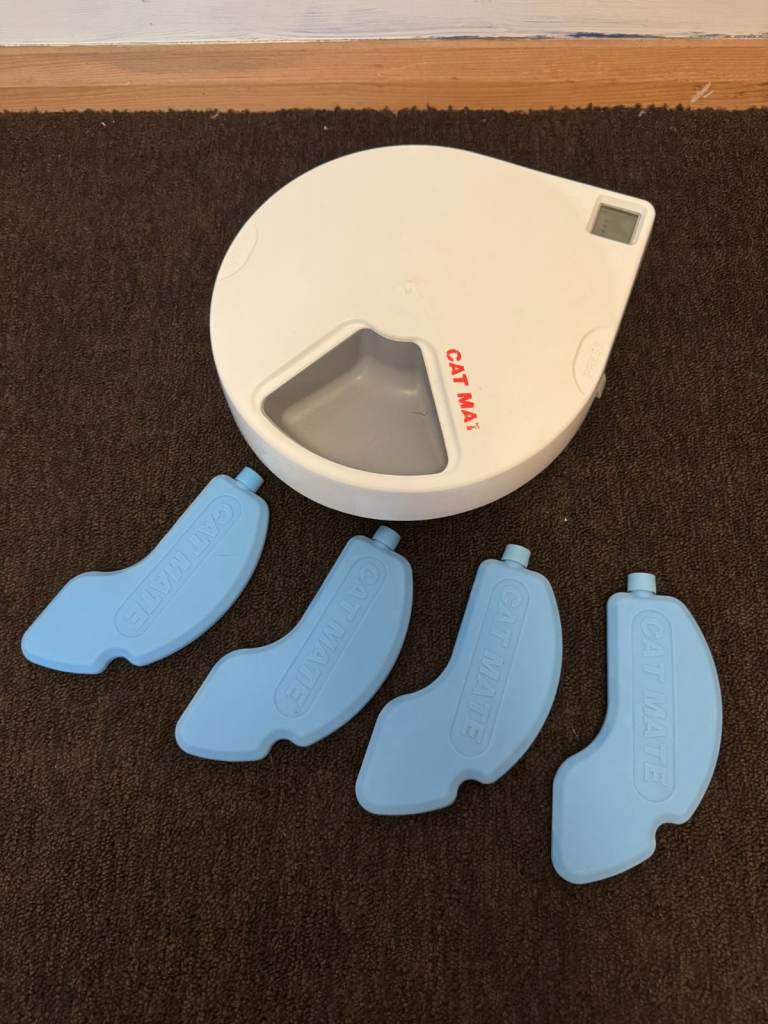 Cat mate pet mate automatic chilled cat feeder