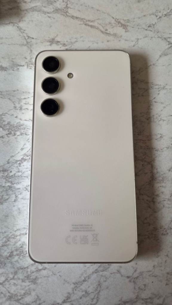 Samsung S24 Amber yellow, Mobile Phone - As Good As New