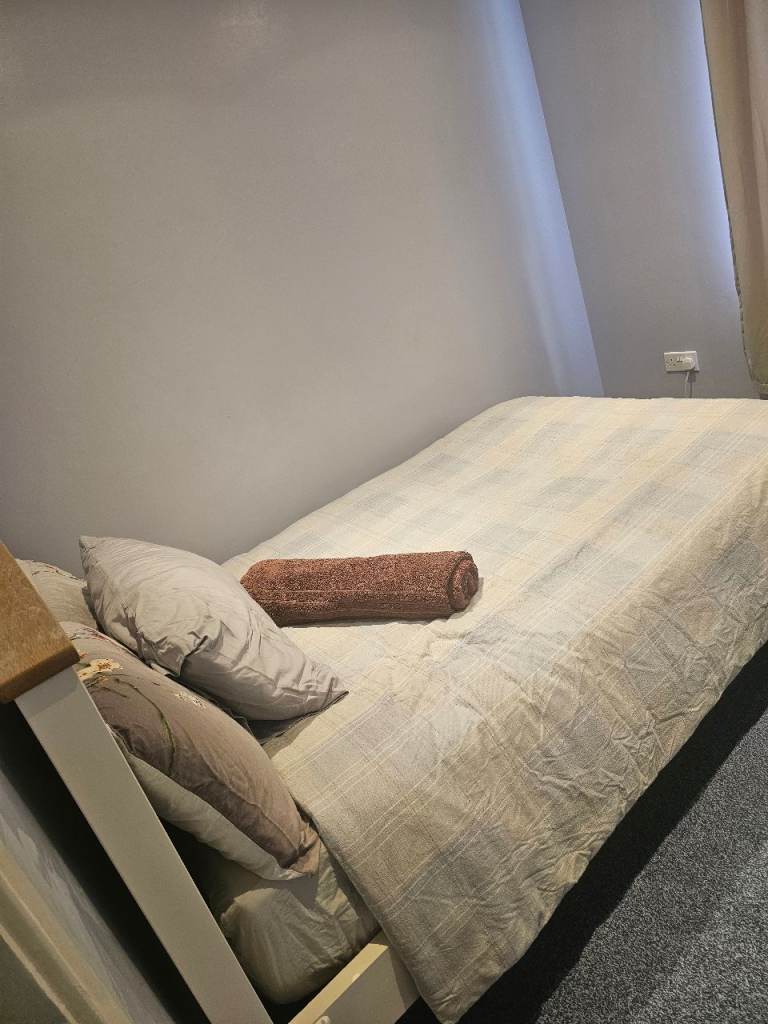 Small double room to rent