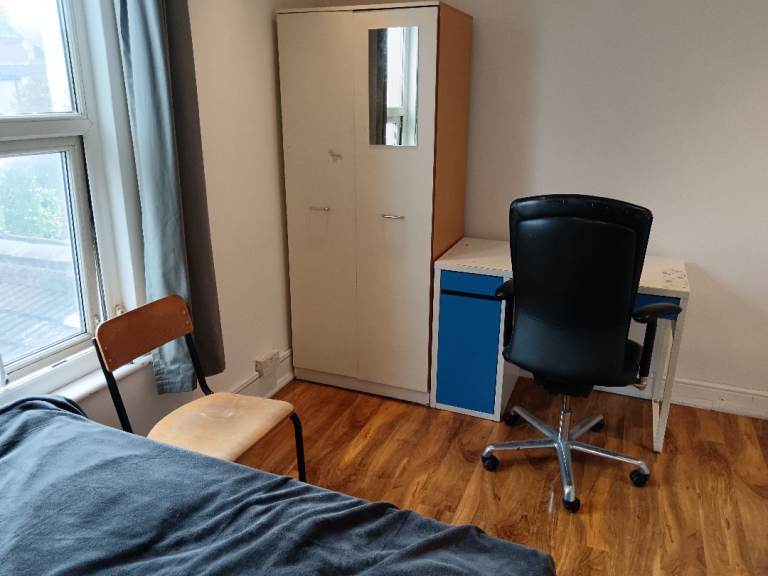 en-suited double room house share let @E7 9ET all bills inclusive excellent location available now