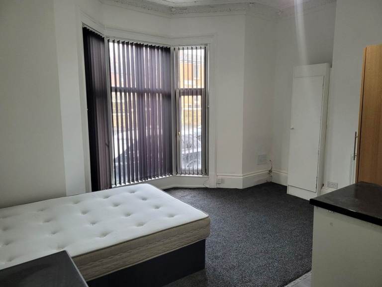 STUDIO FLAT TO LET - BLACKBURN - BB2 6BJ 