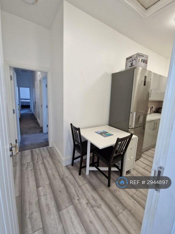 3 bedroom flat in Queens Road, Beeston, NG9 (3 bed) (#2944897)