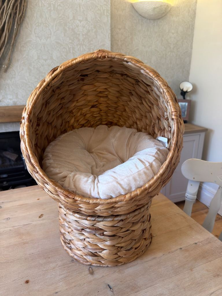 PawHut Wicker Cat House, Raised Cat Bed