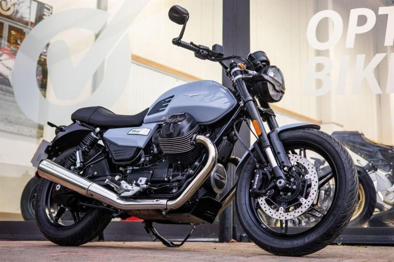 Moto Guzzi V7 SPORT ! LOW MILES ! MISTRAL PIPES ! STUNNING