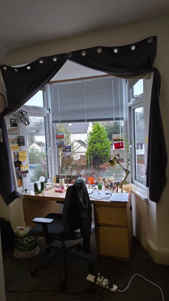 Double bedroom in shared house next to heath hospital