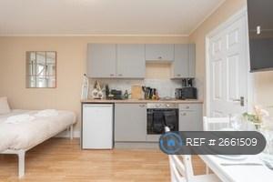 Studio flat in Queens Park Road, Bournemouth, BH8 (#2661509)