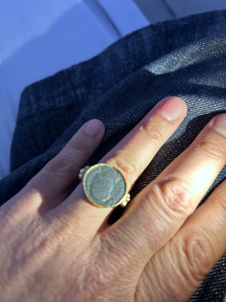 18ct yellow gold Roman coin ring 