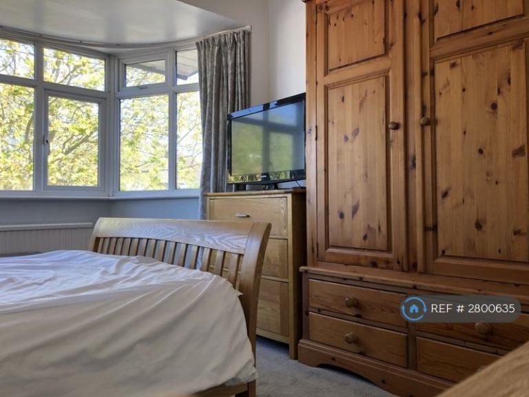 1 bedroom in Twickenham, Twickenham, TW2 (#2800635)