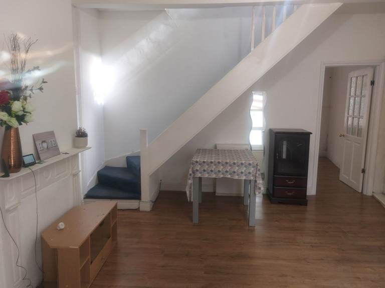 3 bedroom 2 bath/toilet house to rent in Hounslow Central