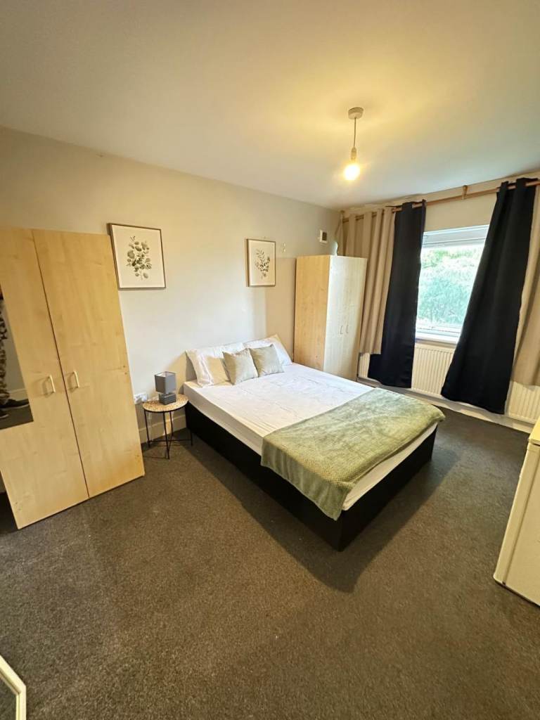 🌺Spacious Large Double Room in Edmonton – N9 | Bills Including!!!