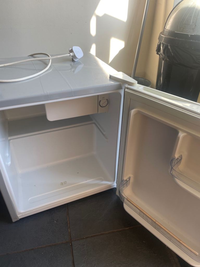 Mini under counter fridge 