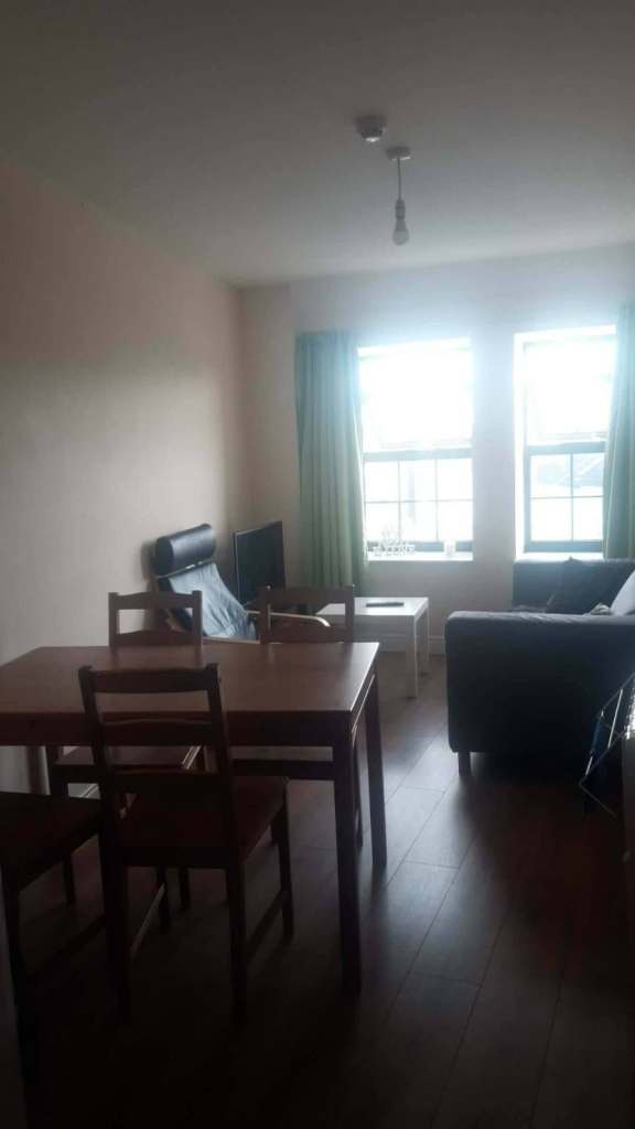 Quiet Double Room in Lawrence Hill
