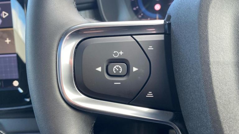 2024 Volvo XC40 2.0 B3 MHEV Ultra Bright SUV 5dr Petrol Hybrid DCT Auto Euro 6 (s/s) (163 p ESTAT...