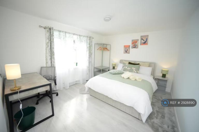 2 bedroom house in High St, Swindon, SN5 (2 bed) (#2928890)