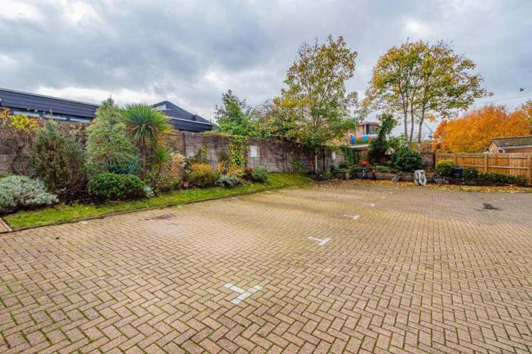 1 Bedroom Flat in Easton, Bristol - 40m2 - No Chain - Private Parking Space in a Gated Community