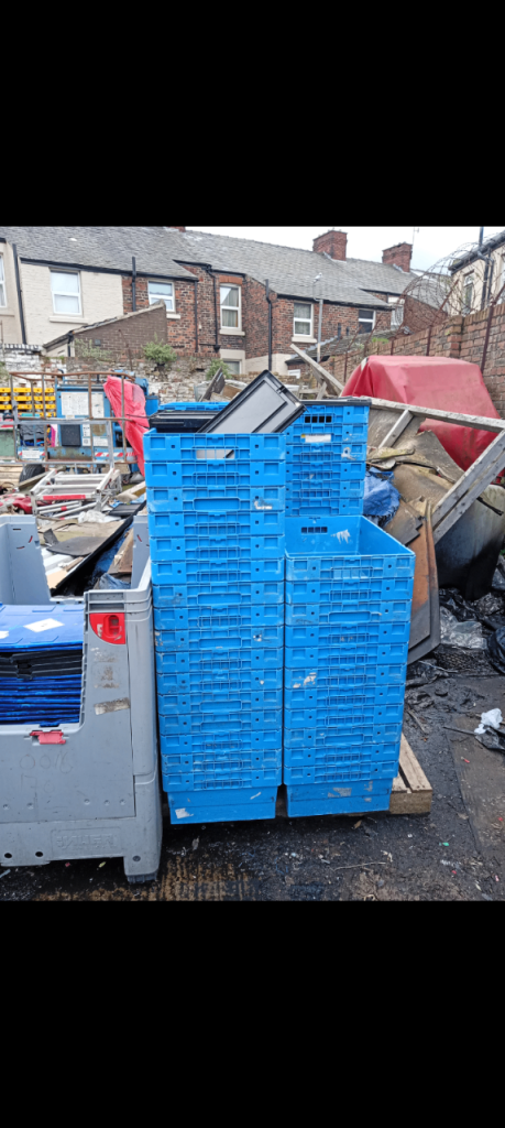 Crate boxes with lids 
