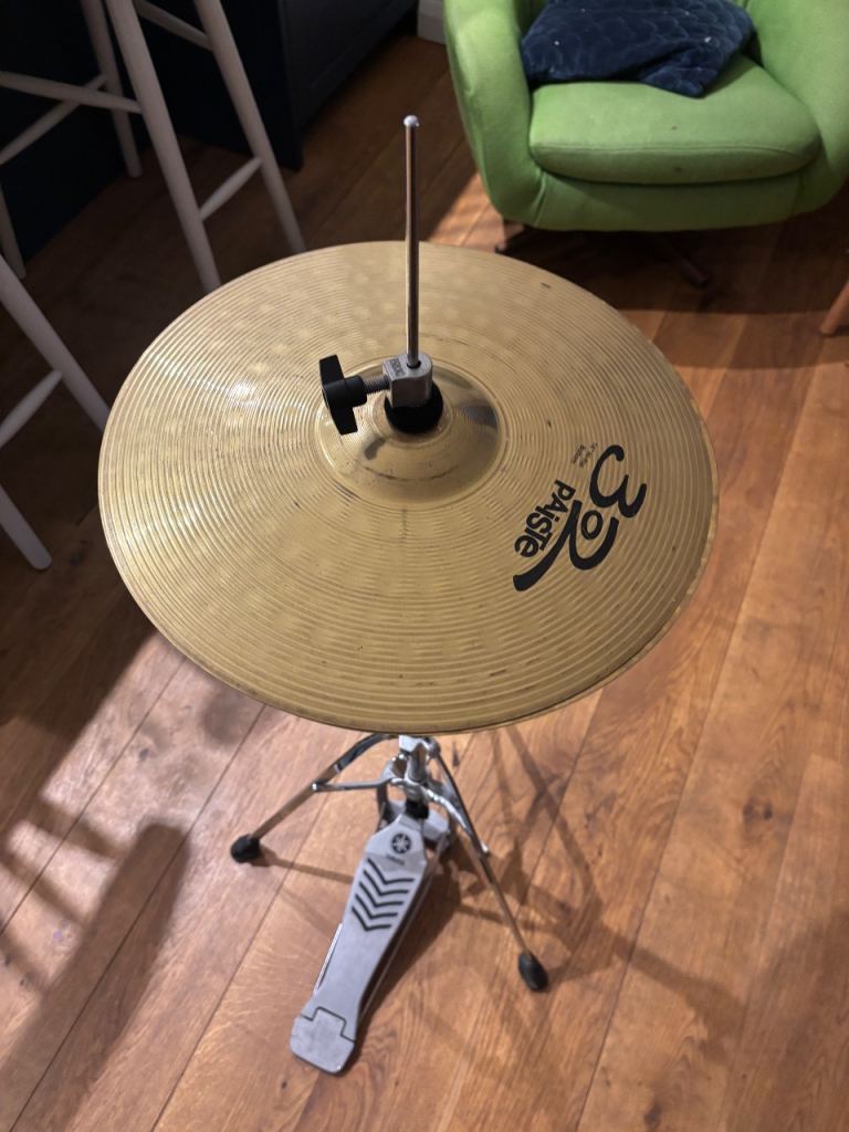 Hi hat stand (Yamaha) with Paiste Cymbals