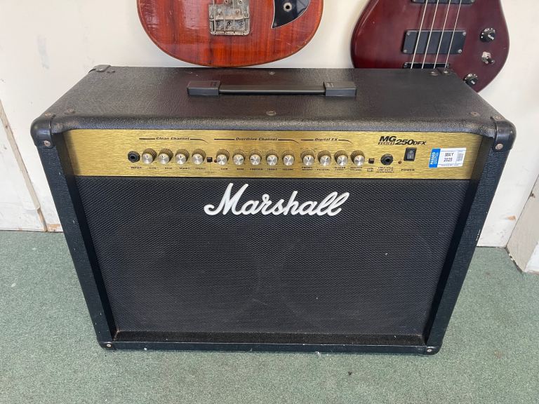 Marshall Mg250dfx Series guitar amplifier 250 Watt 2x12 combo amp Black