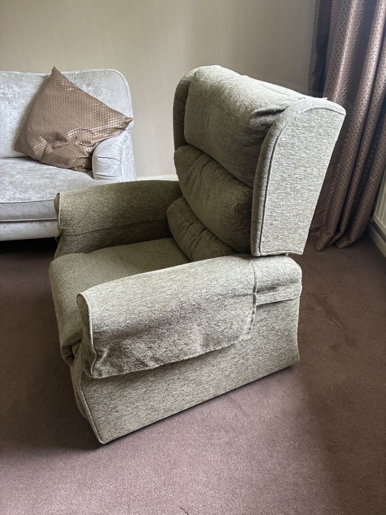RECLINER CHAIR-ELECTRIC 
