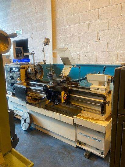 COLCHESTER TRIUMPH VS2500 GAP BED CENTRE LATHE DRO YEAR 2006
