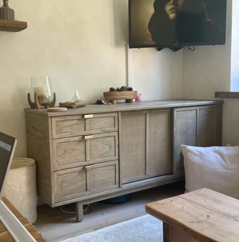 Bargain Brand New Wooden beautiful Sideboard, rrp£ 959.99...can deliver