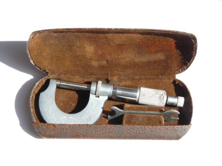Collectable vintage Moore & Wright No 2961 micrometer in original metal case.