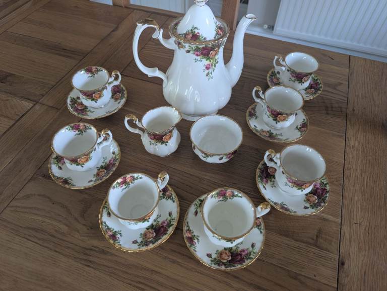 Royal Albert Country Roses Coffee Pot and set