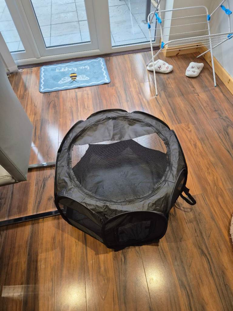 Pop up pets playpen