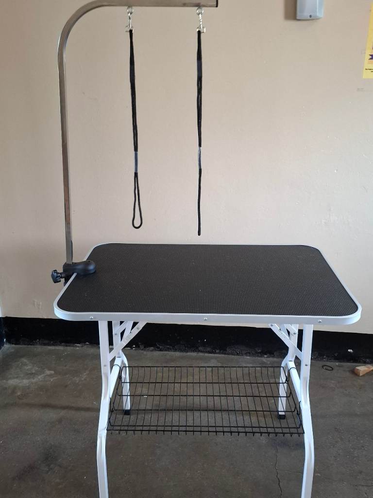 Grooming table 