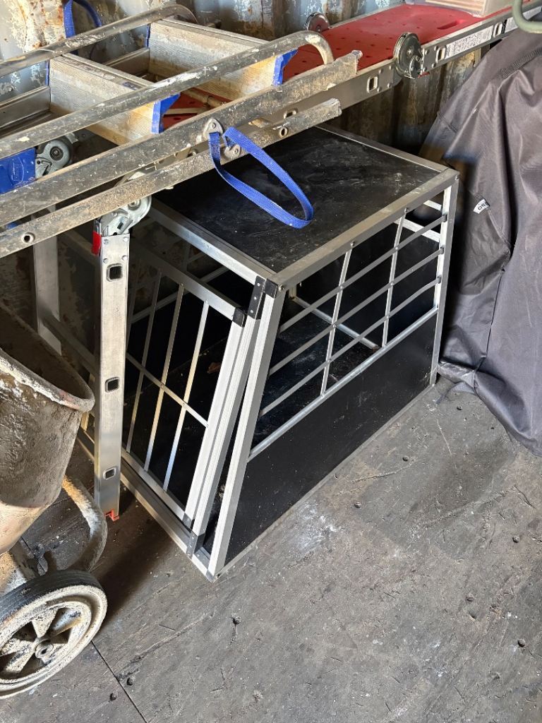 Dog cage 