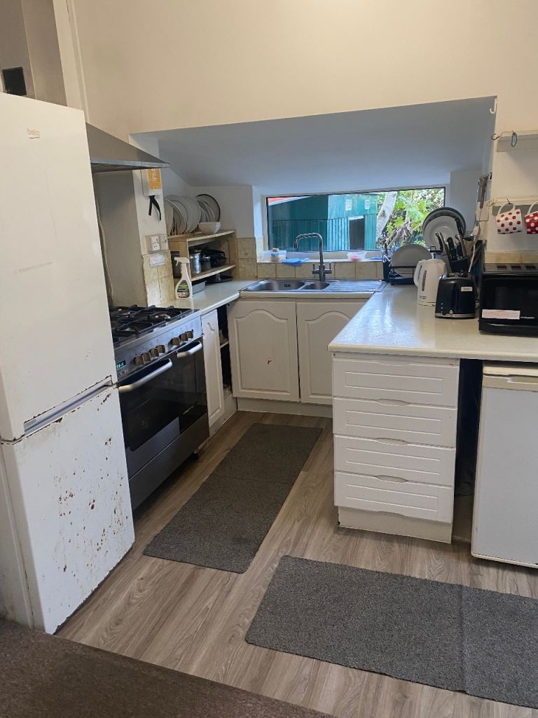 En suite room in Wick Road, Brislington