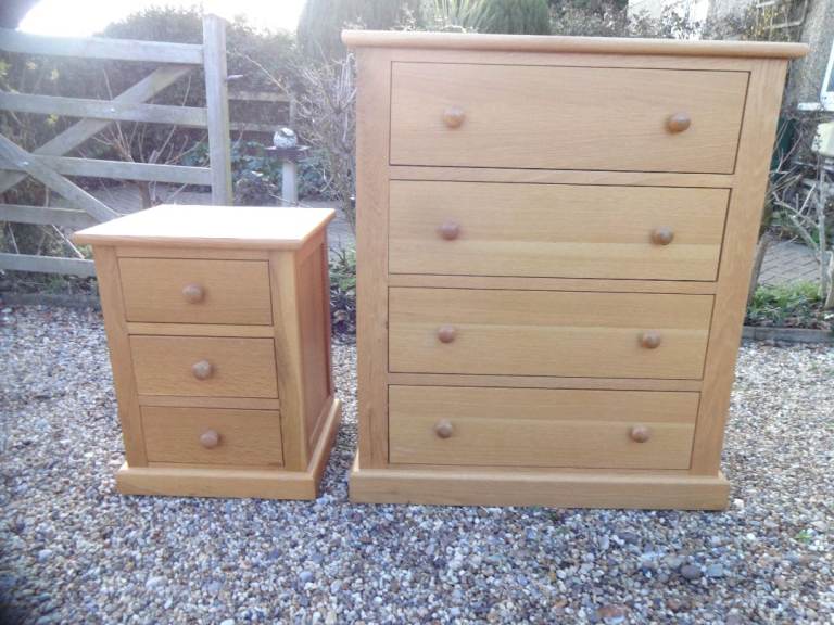 SOLID OAK ~~ LARGE CHEST OF DRAWERS & BEDSIDE CABINET ~~