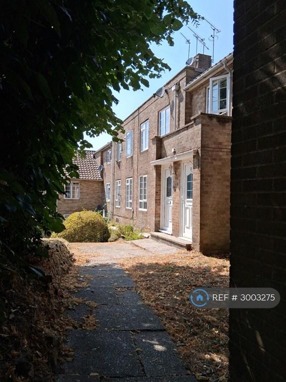 2 bedroom flat in Orchard Mead, Ringwood, BH24 (2 bed) (#3003275)