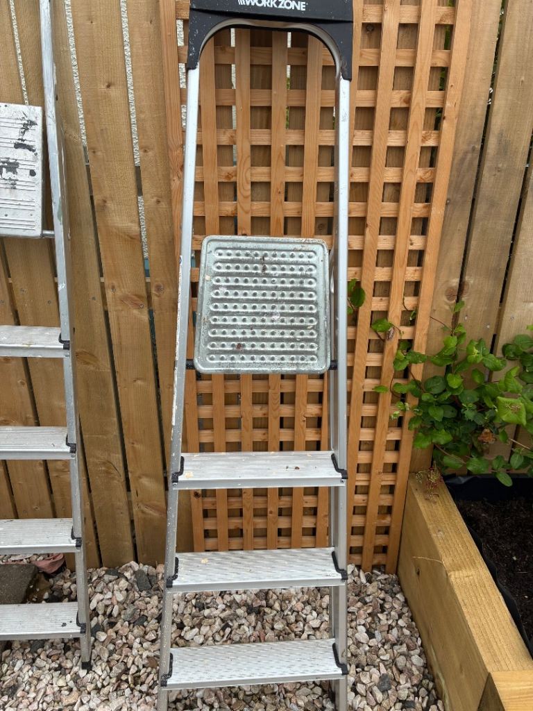 WORKZONE Aluminium Step Ladder – 4 Steps, Good Condition