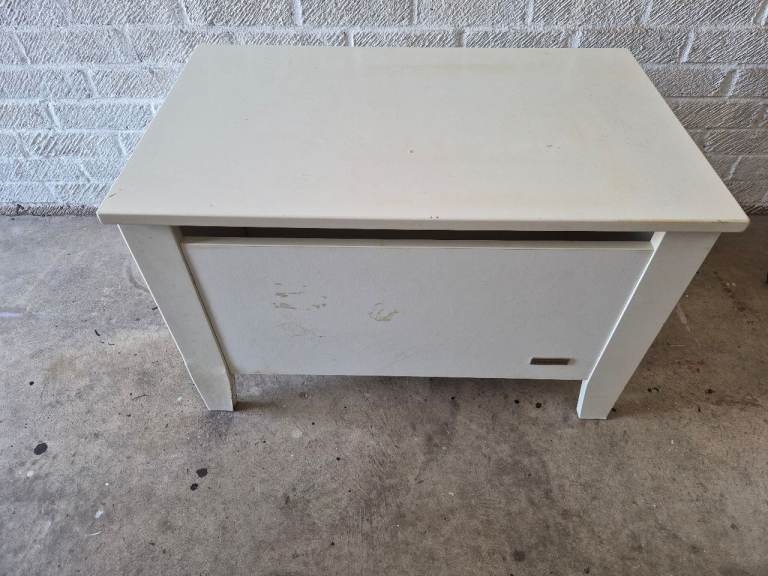 White Wooden Toy Box Storage Chest – Fair Condition