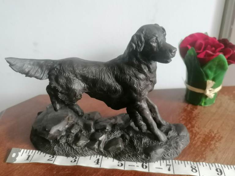 Vintage Golden Retriever Dog sculpture. Good condition. Measurements on my pictures 