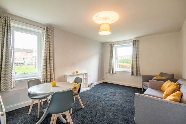 Bright, 1 bedroom, ground flat in Craigentinny – available NOW