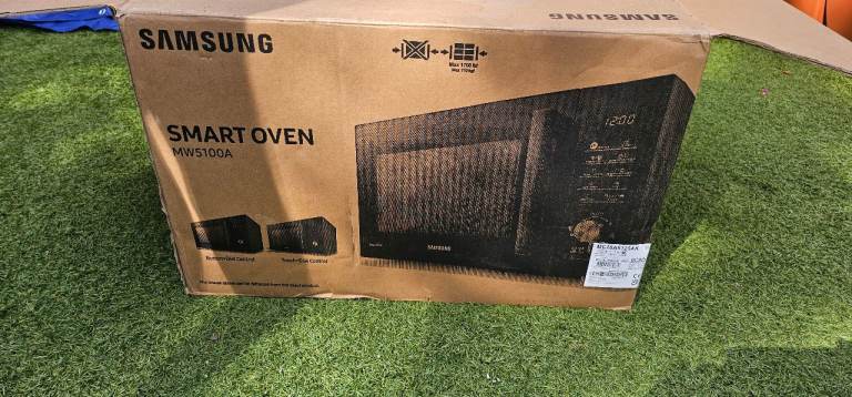 Brand New Samsung Smart Oven Microwave - Still Boxed