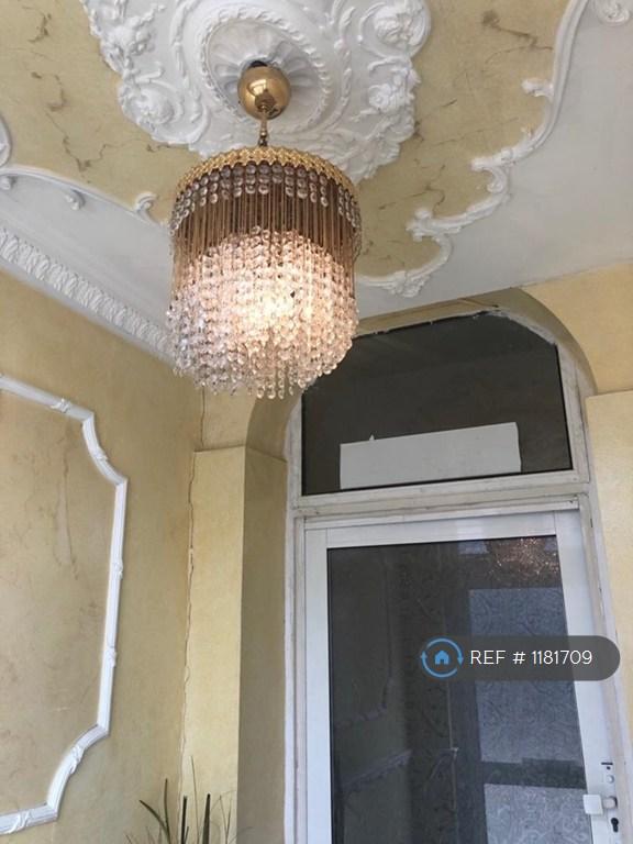 4 bedroom flat in Ilford Lane, Ilford, IG1 (4 bed) (#1181709)