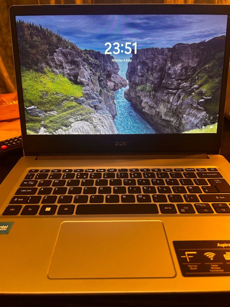 Acer aspire 1 Laptop with charger 