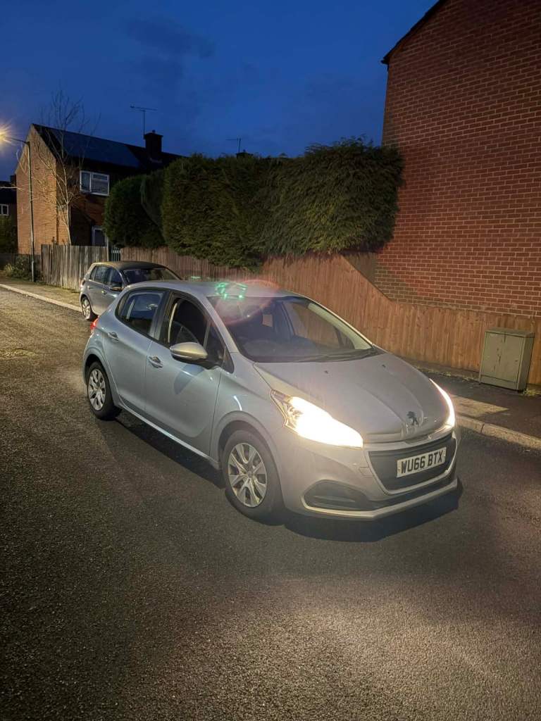 Peugeot, 208, Hatchback, 2016, Manual, 999 (cc), 5 doors