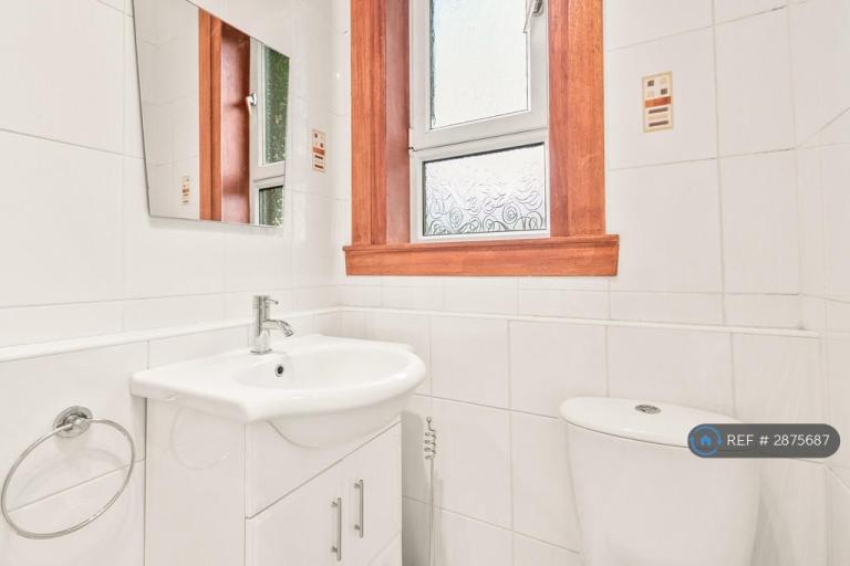 3 bedroom flat in Larchfield Avenues, Glasgow, G14 (3 bed) (#2875687)