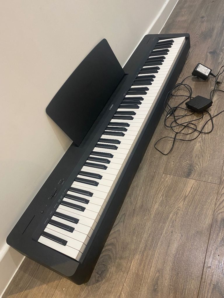 Yamaha P145 (almost new)