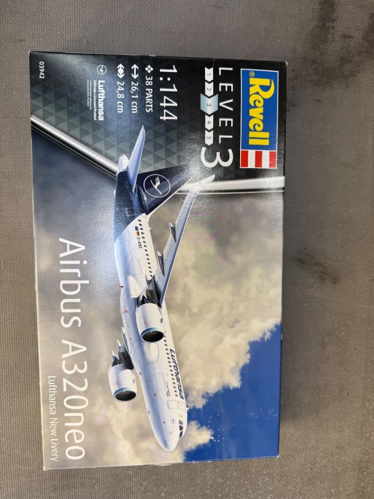 Revell Airbus A320neo Lufthansa Model Kit 1:144 – Complete & Unused