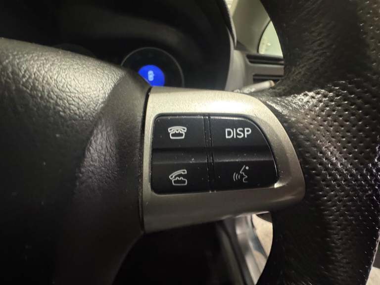 TOYOTA AURIS 1.8 VVT-h T4 2012