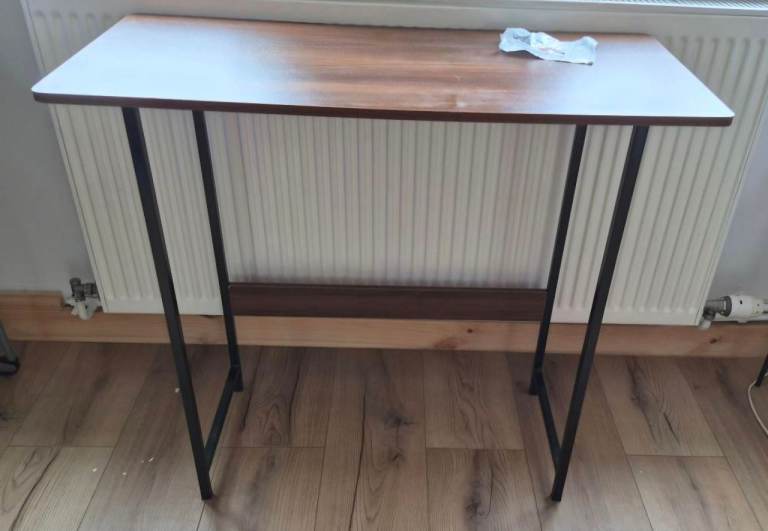 Small Wooden Desk with Metal Legs – Good Condition